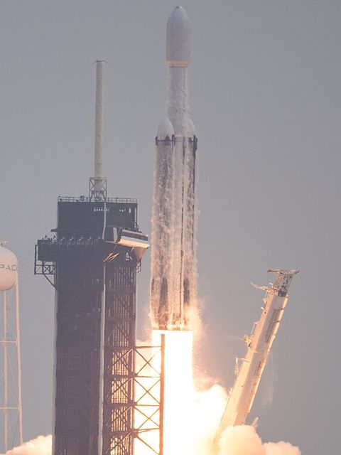 Falcon Heavy lifting off