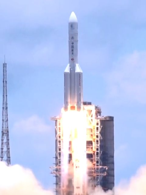 Long March 5 lifting off